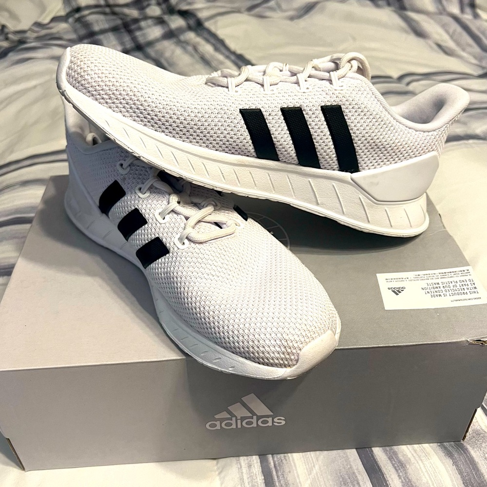Men’s Adidas Athletic Running Shoes Size 10; White/Black stripe Mesh